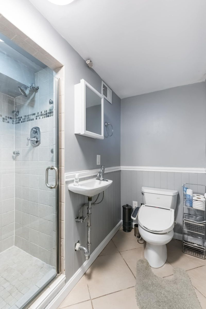 Basement Apartment - Photo 2