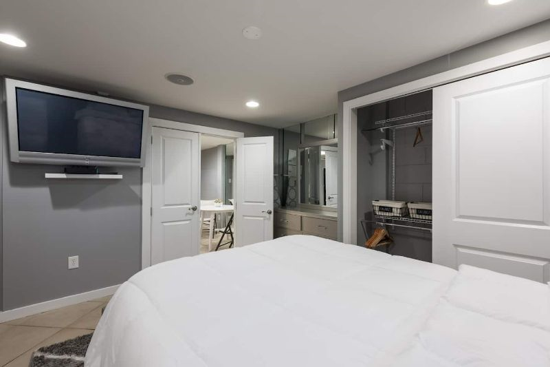 Basement Apartment - Photo 3