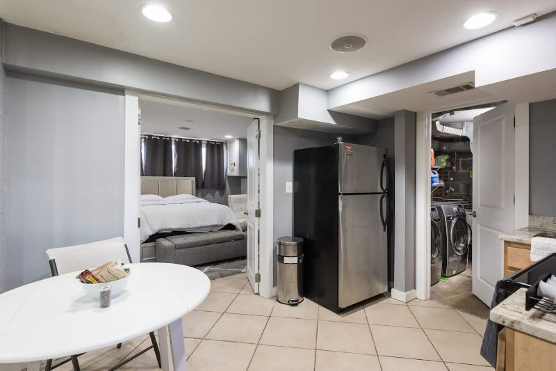 Basement Apartment - Photo 9