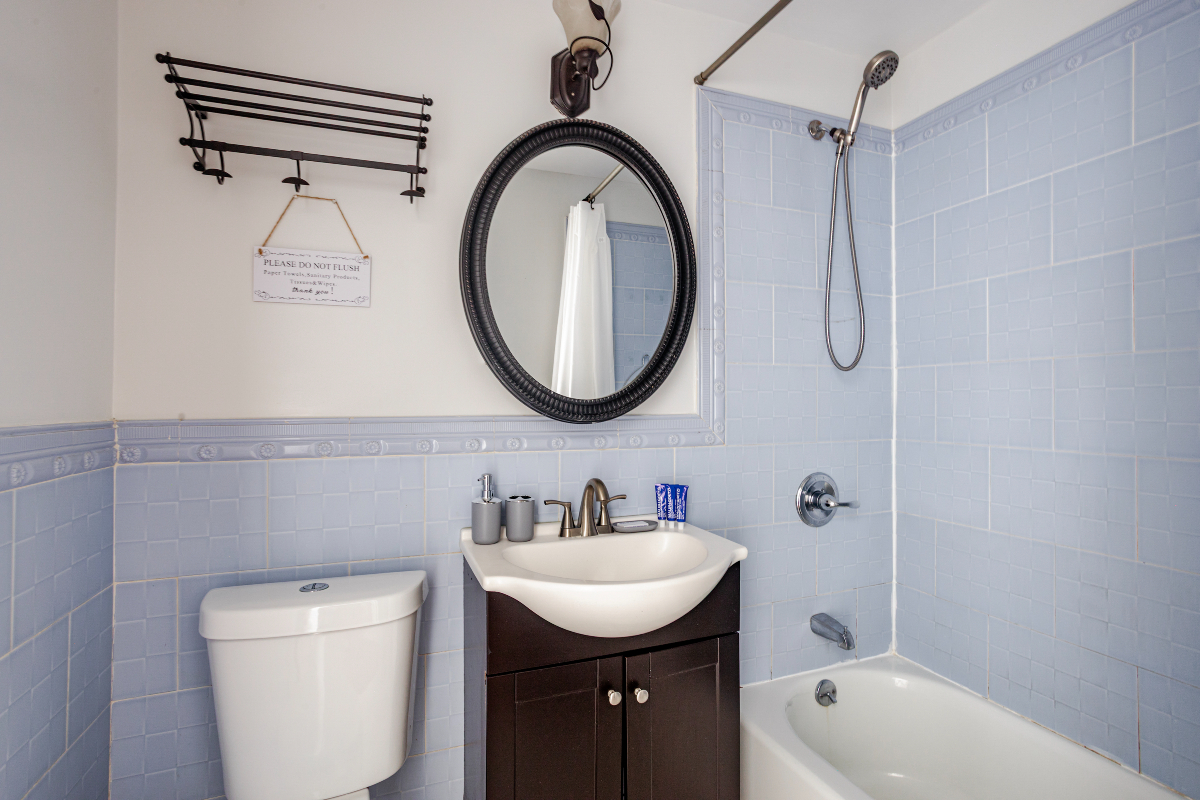 ONE BEDROOM GARDEN APARTMENT IN MANHATTAN - Photo 9