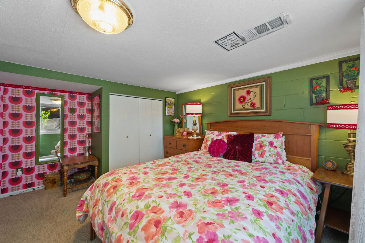 Private 2BR | 1 Mile to St. Charles | W/D | Parking | Utilities Included - Photo 1