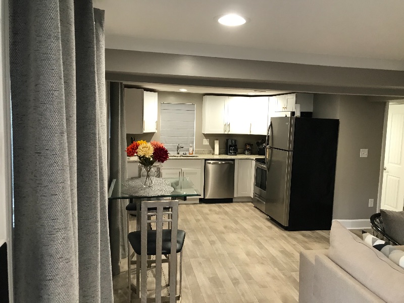 Courtyard 2 BR, 1 BA near Emory & Grady