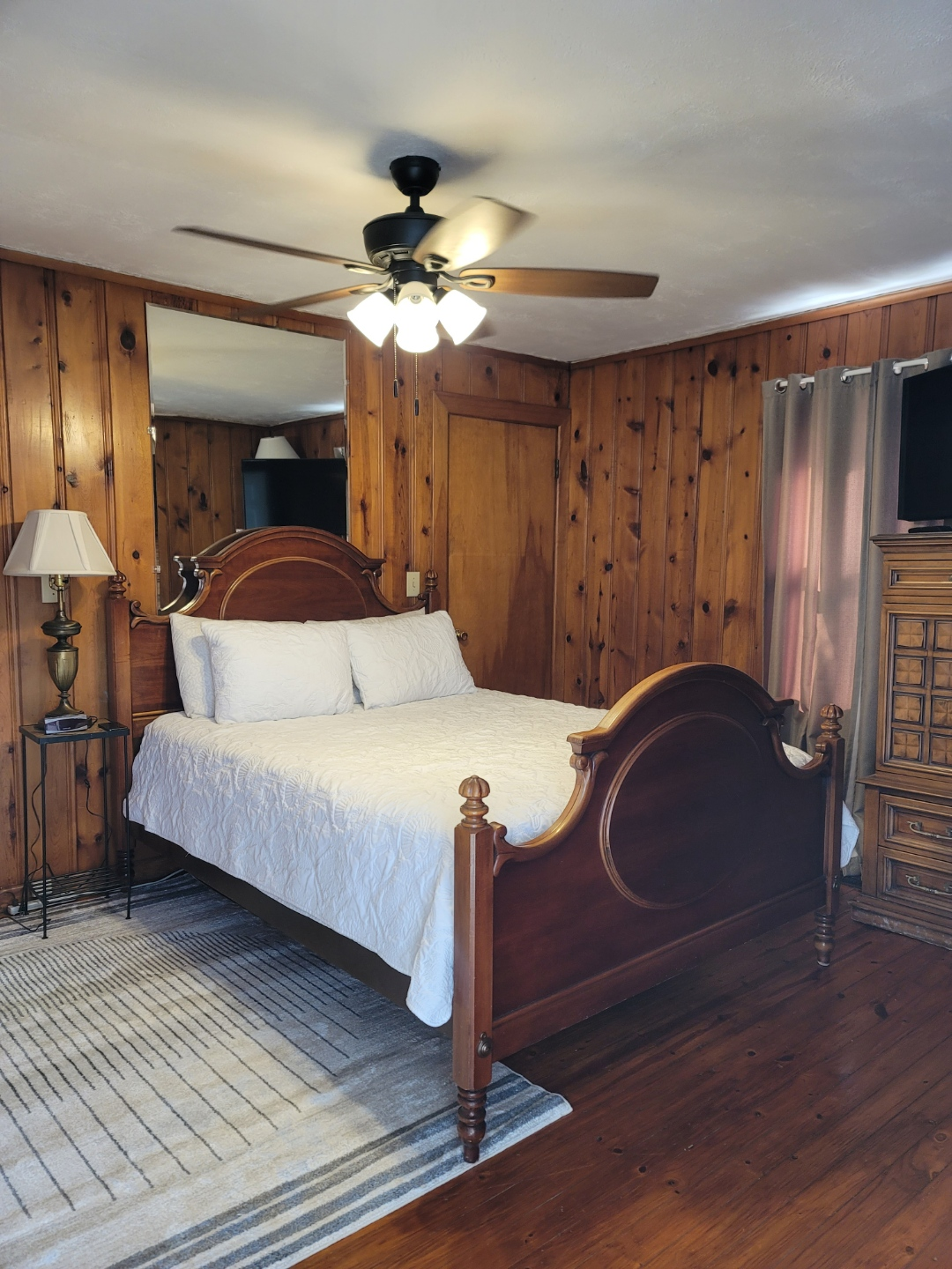 - 2 bd Cottage on River - 1600 available 12/17 close wvu- thomas n to camc 7 minutes to Thomas - Photo 3