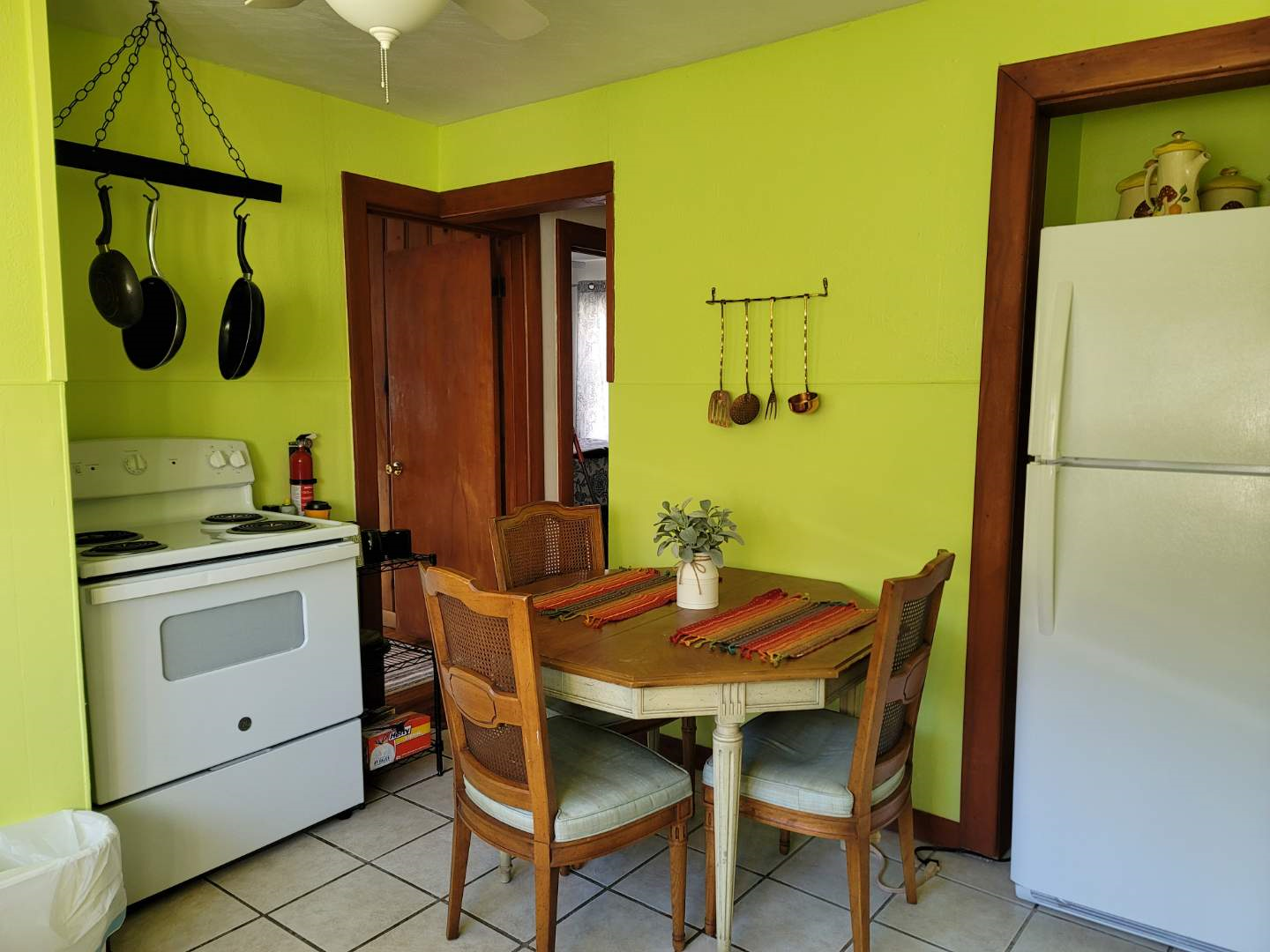 - 2 bd Cottage on River - 1600  available 12/17  close wvu- thomas n  to camc   7 minutes to Thomas - Photo 10