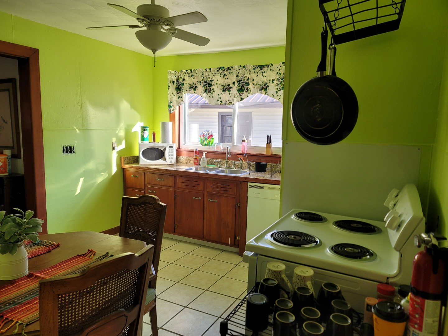 - 2 bd Cottage on River - 1600  available 12/17  close wvu- thomas n  to camc   7 minutes to Thomas - Photo 11