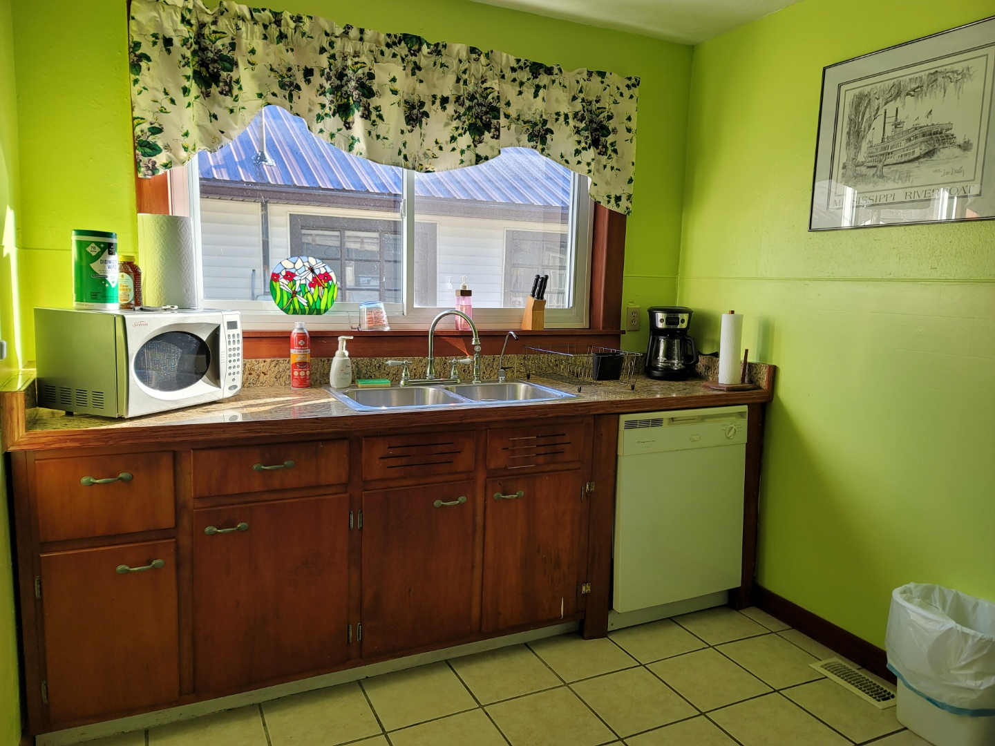 - 2 bd Cottage on River - 1600  available 12/17  close wvu- thomas n  to camc   7 minutes to Thomas - Photo 12