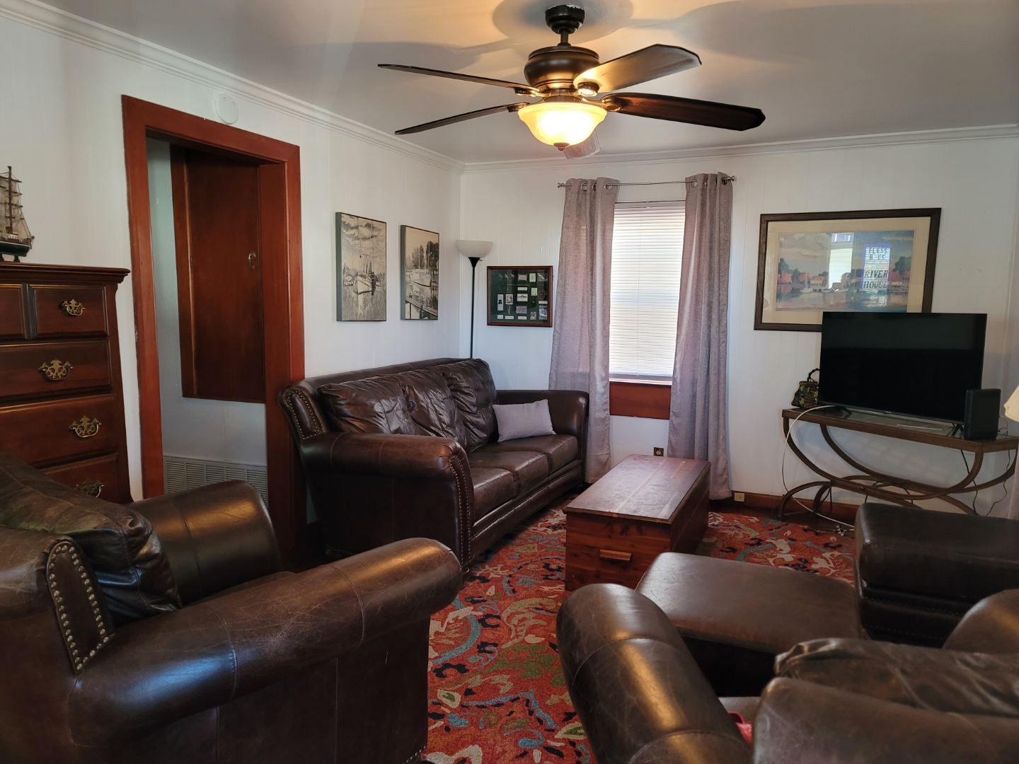 - 2 bd Cottage on River - 1600  available 12/17  close wvu- thomas n  to camc   7 minutes to Thomas - Photo 9
