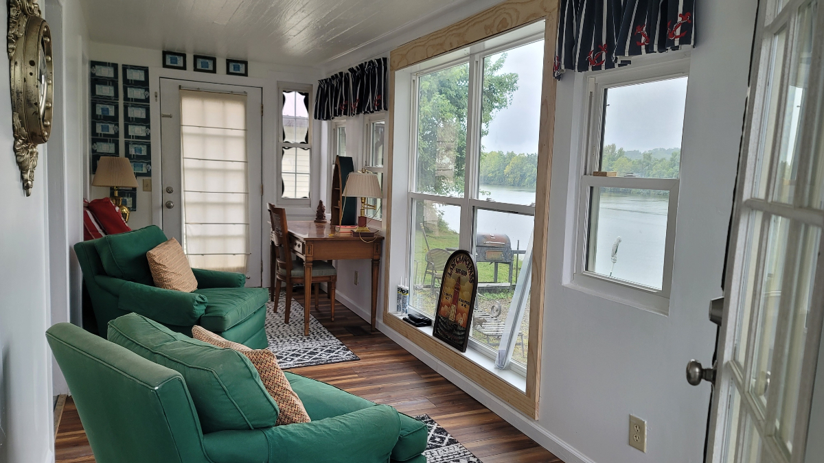 - 2 bd Cottage on River - 1600 available 12/17 close wvu- thomas n to camc 7 minutes to Thomas - Photo 1