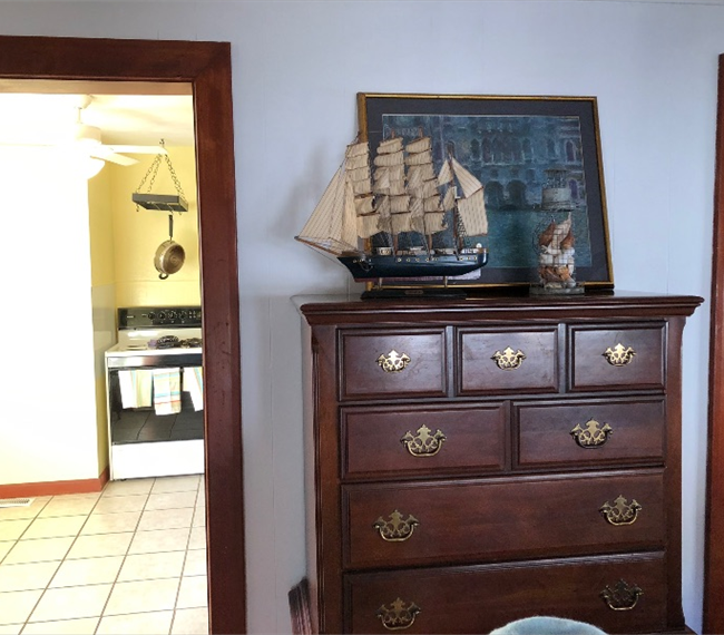 - 2 bd Cottage on River - 1600  available 12/17  close wvu- thomas n  to camc   7 minutes to Thomas - Photo 8