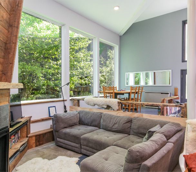 Clean modern townhouse in mountain neighborhood outside of Burlington - Photo 1