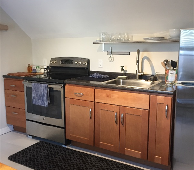 Private Apartment in Duplex near UVM Medical Center - Photo 5