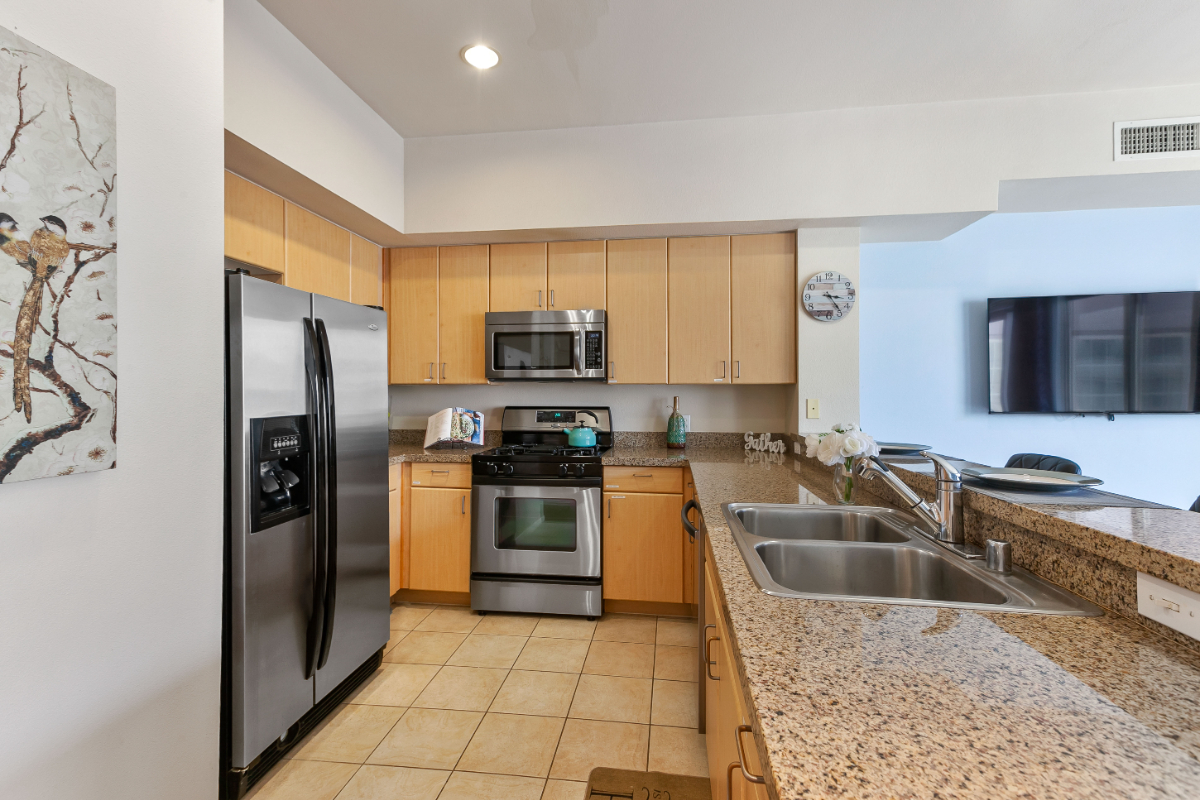 Luxury condo right in heart of downtown (Gaslamp neighborhood) - Photo 3
