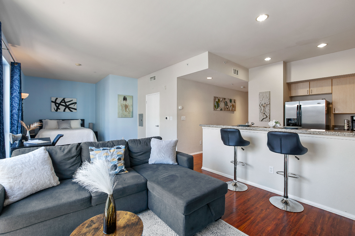 Luxury condo right in heart of downtown (Gaslamp neighborhood) - Photo 1