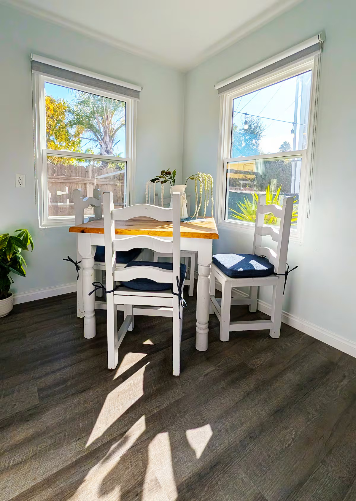 Bright Sunny Cottage with Private Lawn and Parking - Photo 4