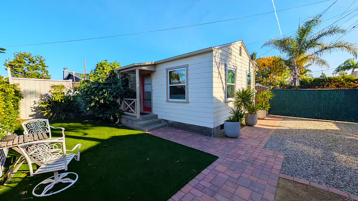 Bright Sunny Cottage with Private Lawn and Parking - Photo 1