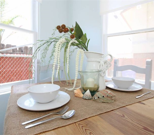 Bright Sunny Cottage with Private Lawn and Parking - Photo 5