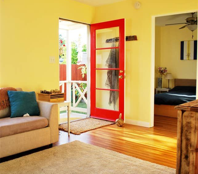 Bright Sunny Cottage with Private Lawn and Parking - Photo 2