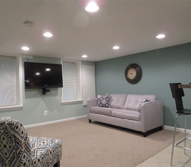 Centrally Located Modern and Cozy Basement Apartment - Photo 3