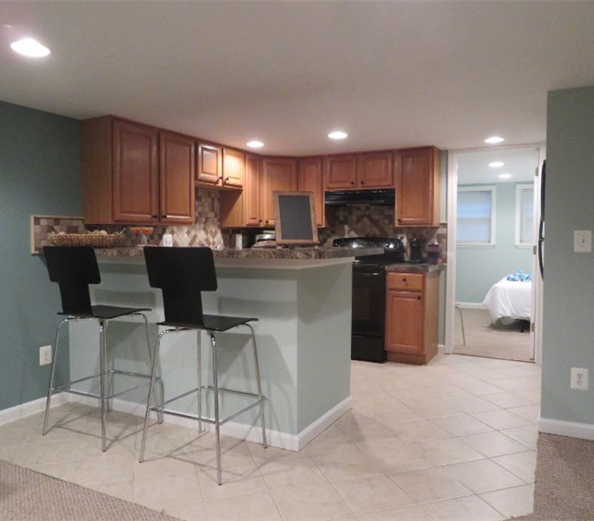 Centrally Located Modern and Cozy Basement Apartment - Photo 5