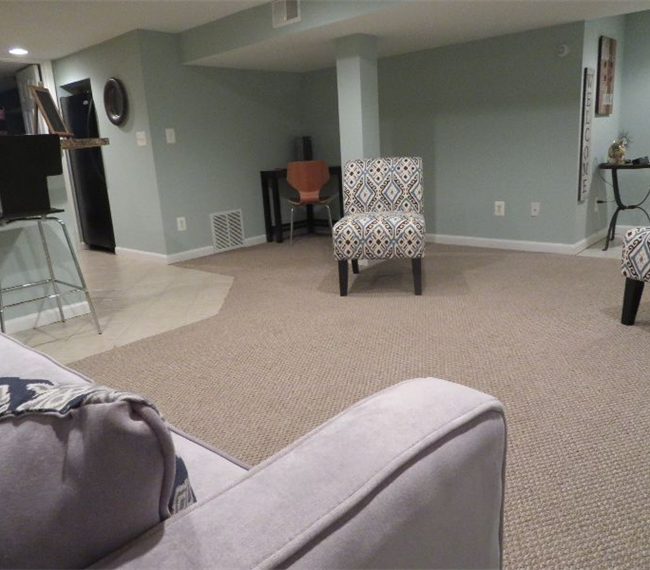 Centrally Located Modern and Cozy Basement Apartment - Photo 2