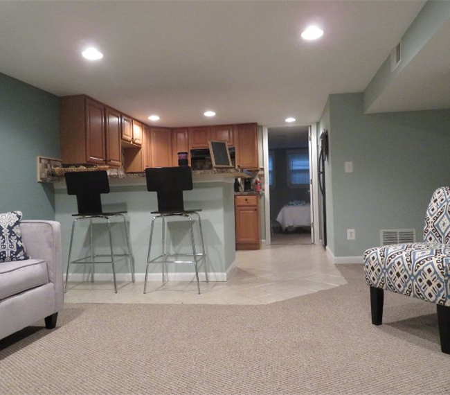 Centrally Located Modern and Cozy Basement Apartment - Photo 7