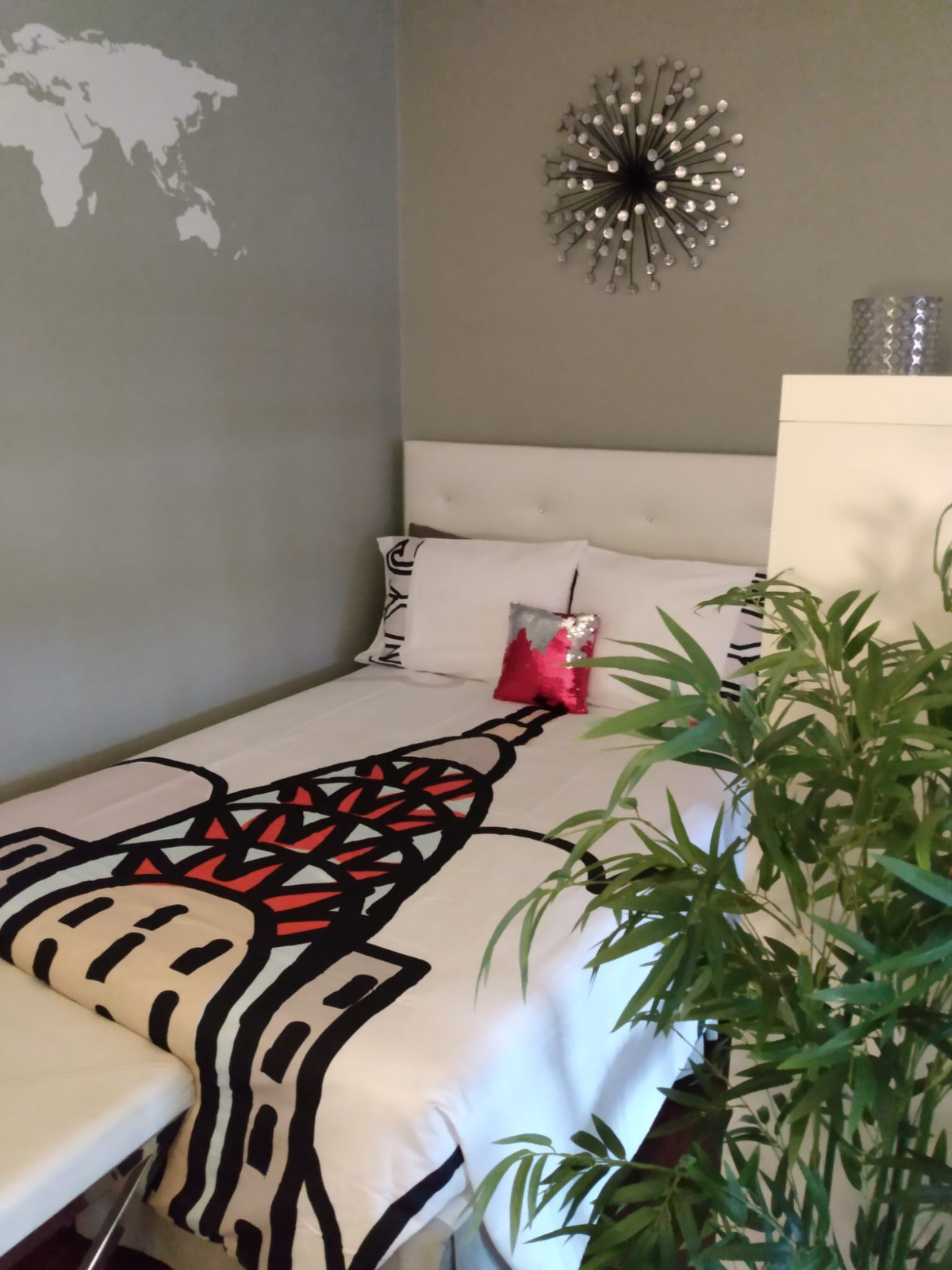 Spacious Apt Near Brookdale Hospital - Photo 5