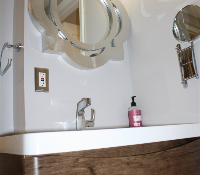 Renovated Fully Furnished English Basement in Mount Pleasant - Photo 6