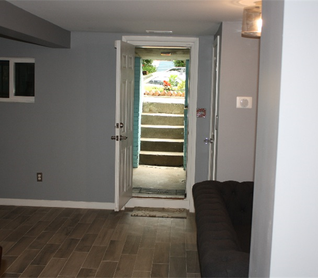 Renovated Fully Furnished English Basement in Mount Pleasant - Photo 8