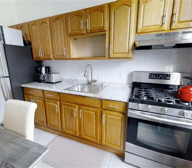 Apartment with Garden Access & Separate Office/Study Room - Photo 11