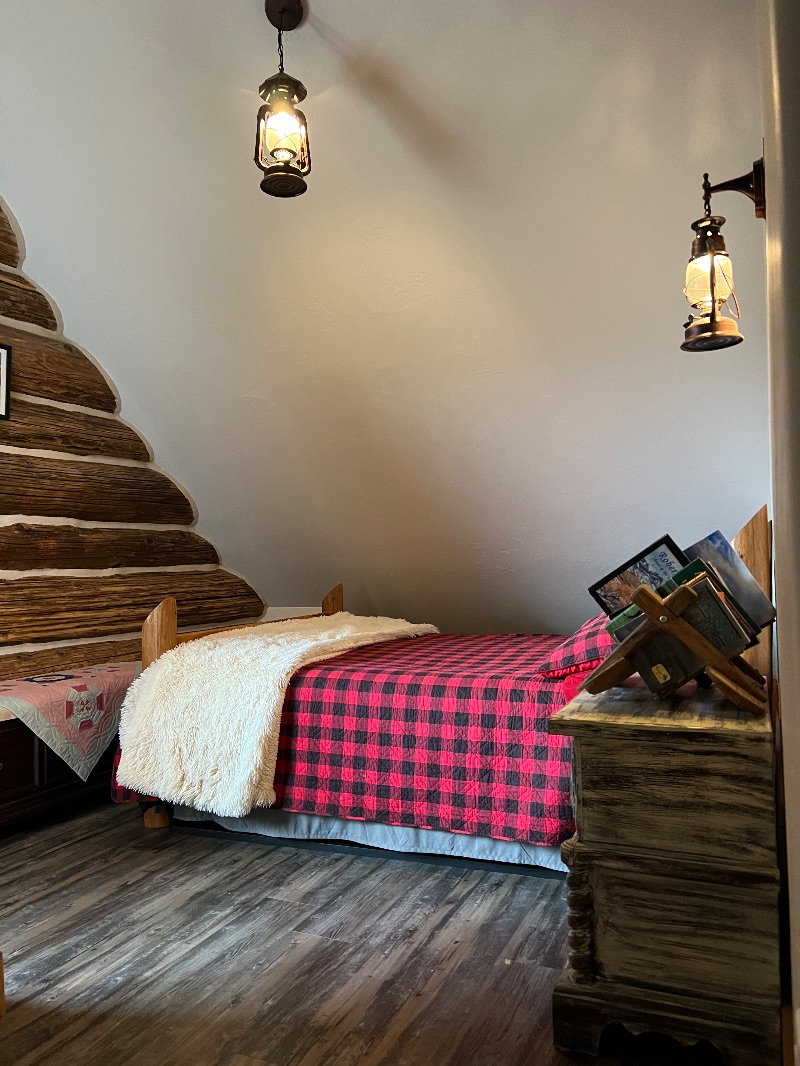 Handcrafted Log barn - Photo 11