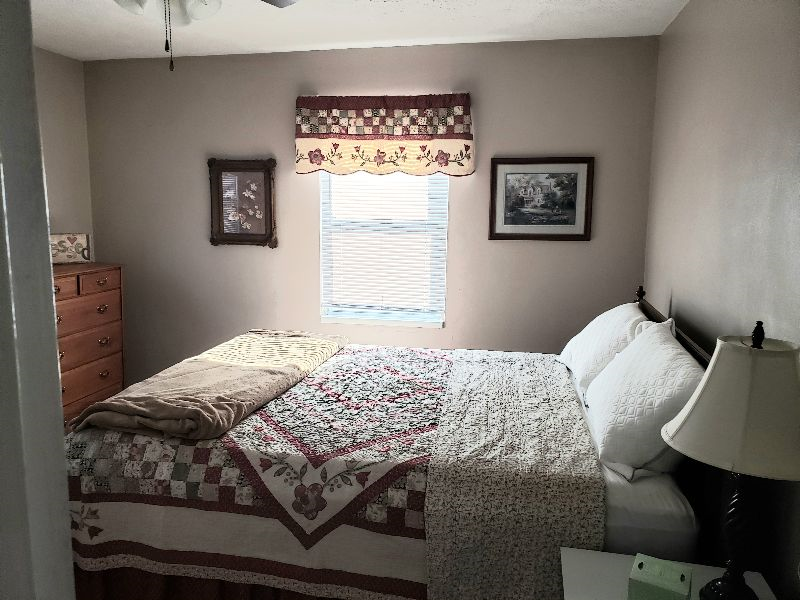 Spacious apt near many hospitals and on busline