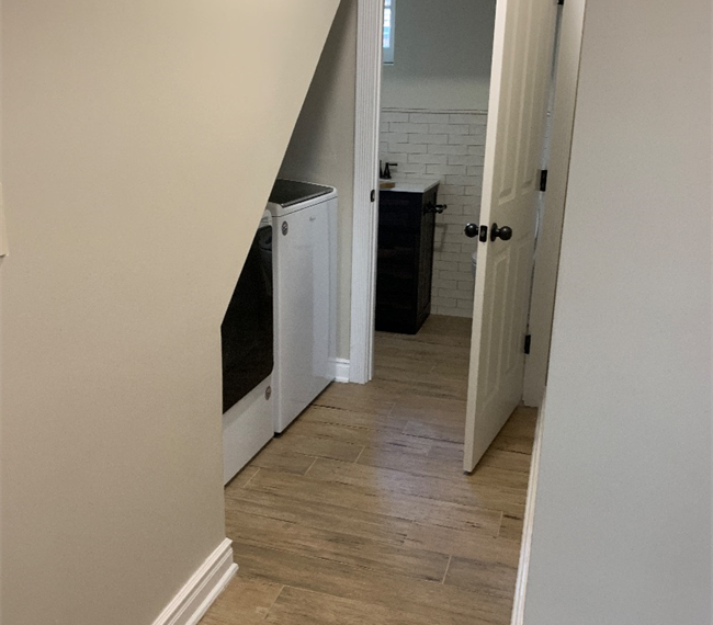 Large 1 Bedroom Apartment in Historic Home - Photo 2