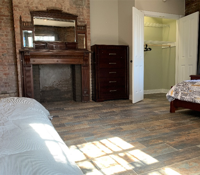 Large 1 Bedroom Apartment in Historic Home - Photo 4