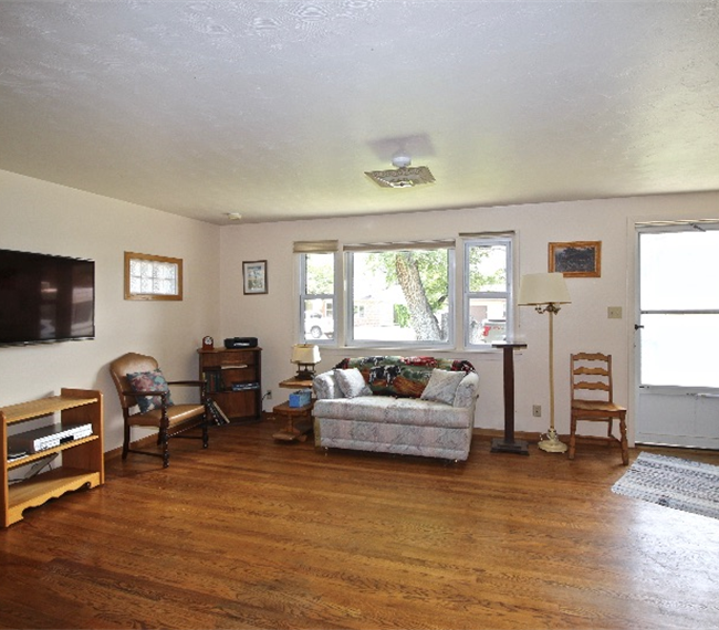 Executive Living, Fully Furnished, Less than 5 Minutes from Hospital and Legacy Senior Living - Photo 3