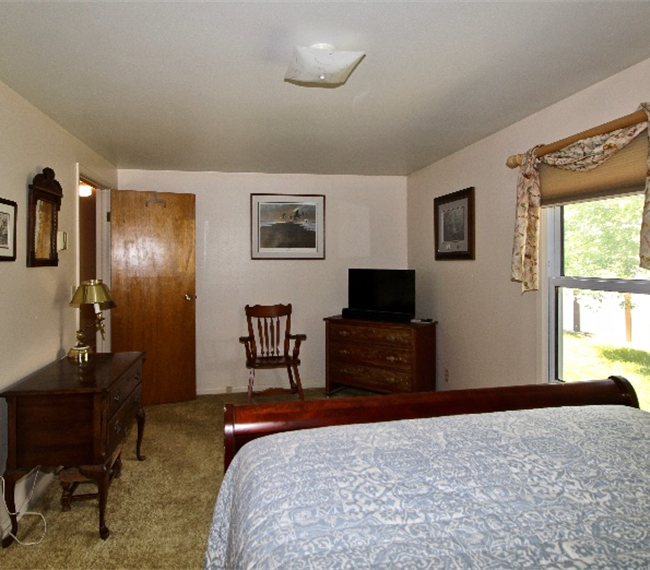 Executive Living, Fully Furnished, Less than 5 Minutes from Hospital and Legacy Senior Living - Photo 10
