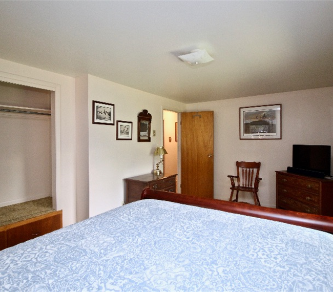 Executive Living, Fully Furnished, Less than 5 Minutes from Hospital and Legacy Senior Living - Photo 11
