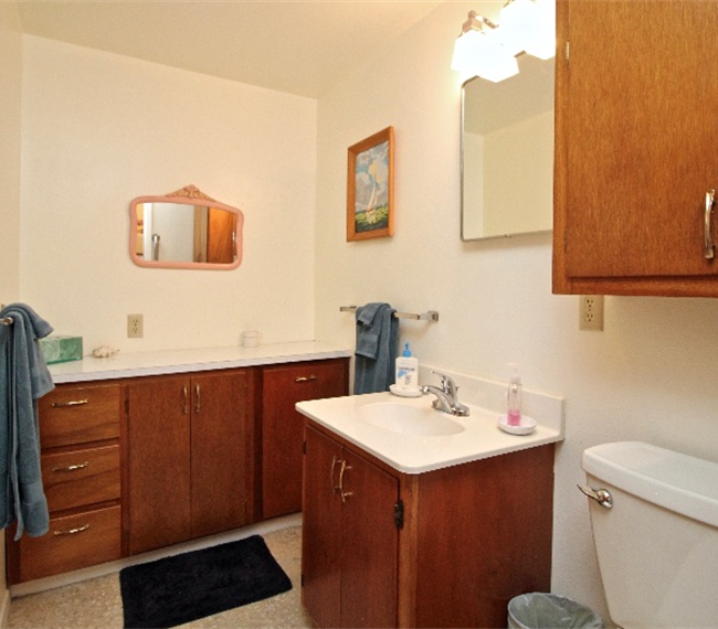 Executive Living, Fully Furnished, Less than 5 Minutes from Hospital and Legacy Senior Living - Photo 12