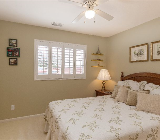 Stunning Views/Spacious/Quiet. Multiple Rooms. 1000 sq.ft living. Clean Bright. Five mins to the freeway. Ten (10) minutes to Downtown... - Photo 2