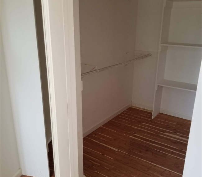 Stunning Views/Spacious/Quiet. Multiple Rooms. 1000 sq.ft living. Clean Bright. Five mins to the freeway. Ten (10) minutes to Downtown... - Photo 5