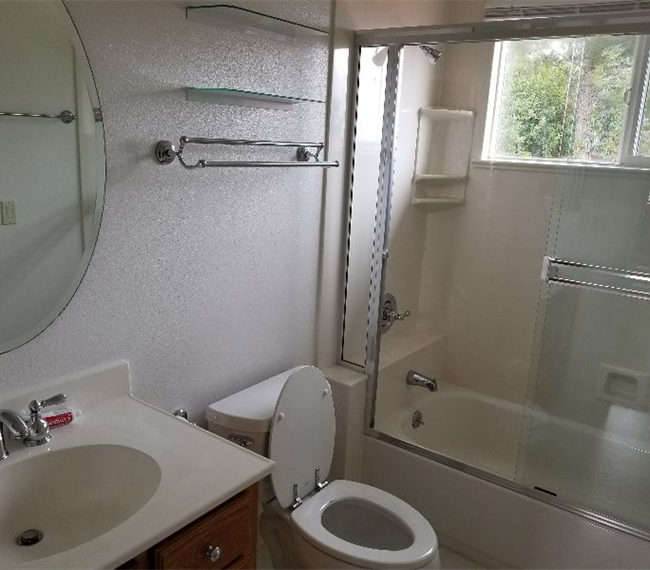 Stunning Views/Spacious/Quiet. Multiple Rooms. 1000 sq.ft living. Clean Bright. Five mins to the freeway. Ten (10) minutes to Downtown... - Photo 3