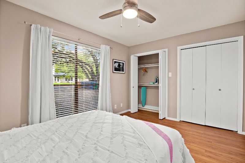 Stylish ATX Condo, KING Bed, W/D - Photo 11
