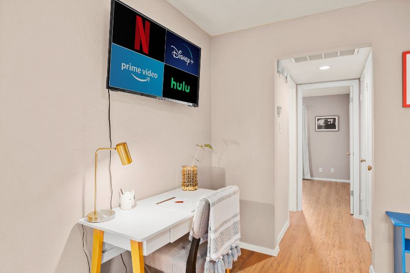 Stylish ATX Condo, KING Bed, W/D - Photo 3