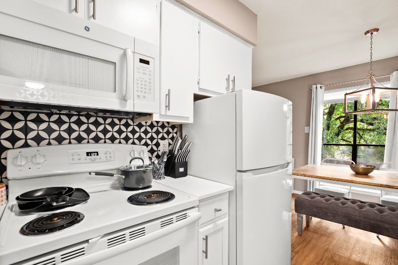 Stylish ATX Condo, KING Bed, W/D - Photo 7