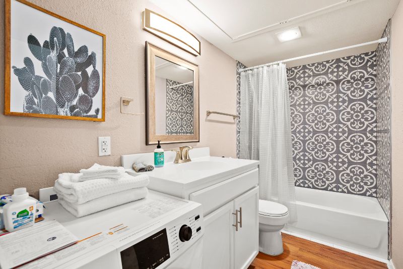 Stylish ATX Condo, KING Bed, W/D - Photo 5