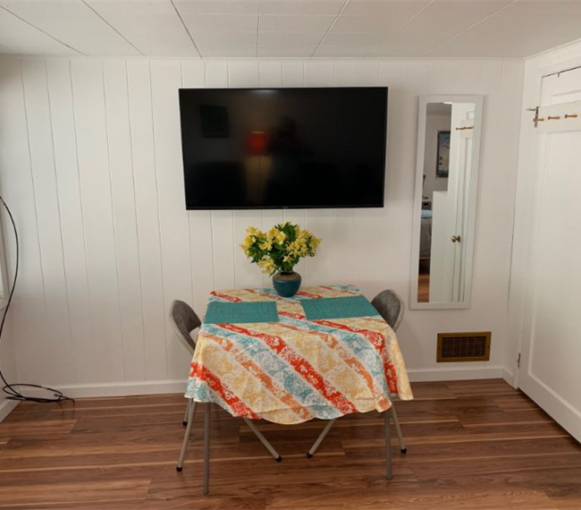 Cozy Studio in Great Location - Photo 3