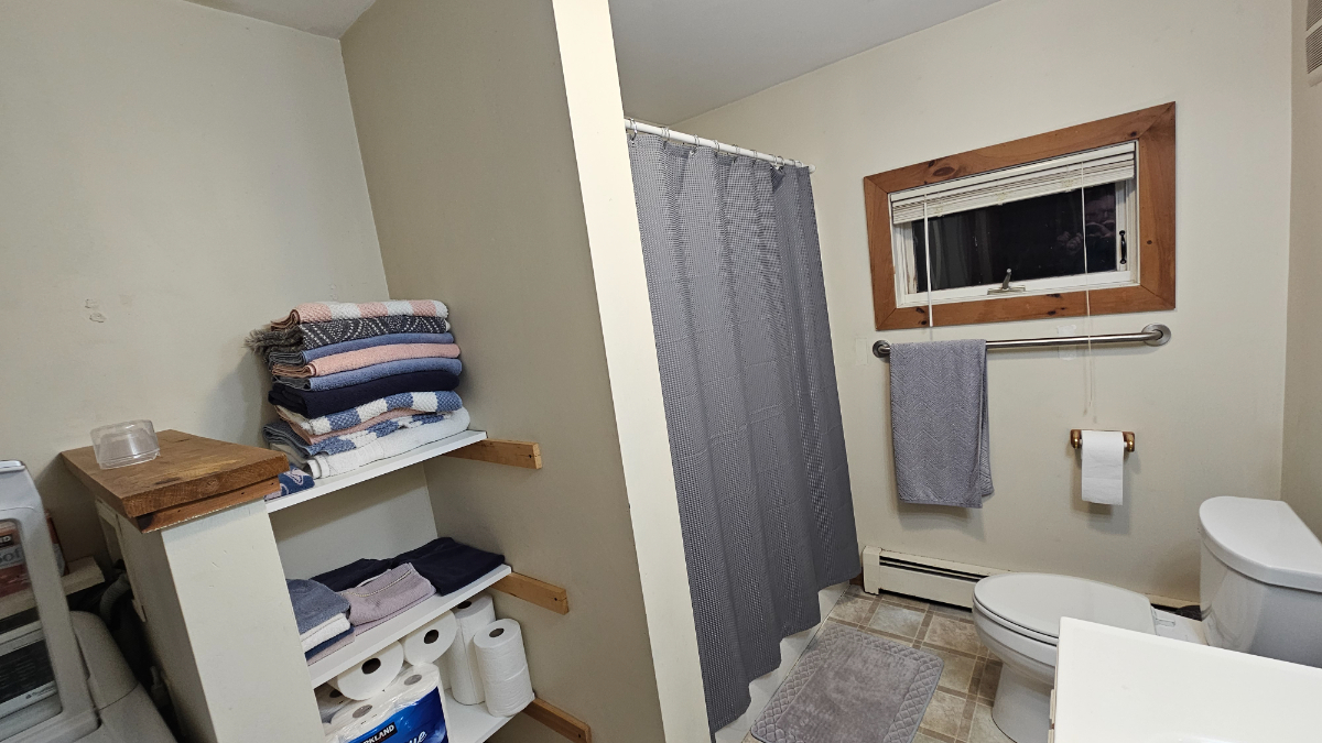 2 Bedrm 1 bath apt. Just 15-20 min from UVMMC.... - Photo 10