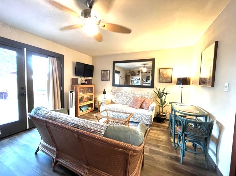 Private, dog-friendly, no fees. True 1 BR, rear-facing house, privacy fenced yard, nice neighborhood. - Photo 5