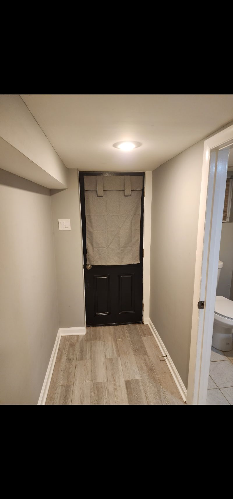 Newly renovated 1-bedroom basement apartment - Photo 7