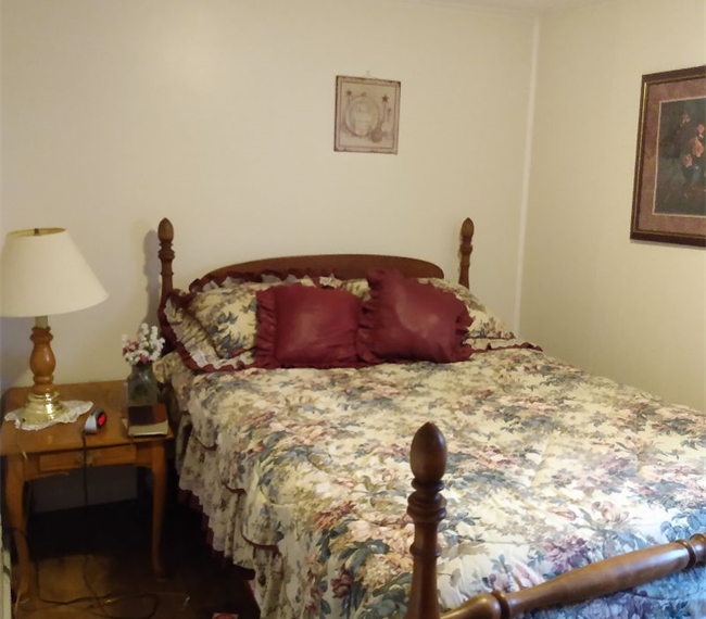 Furnished Home Near DMH - Photo 2