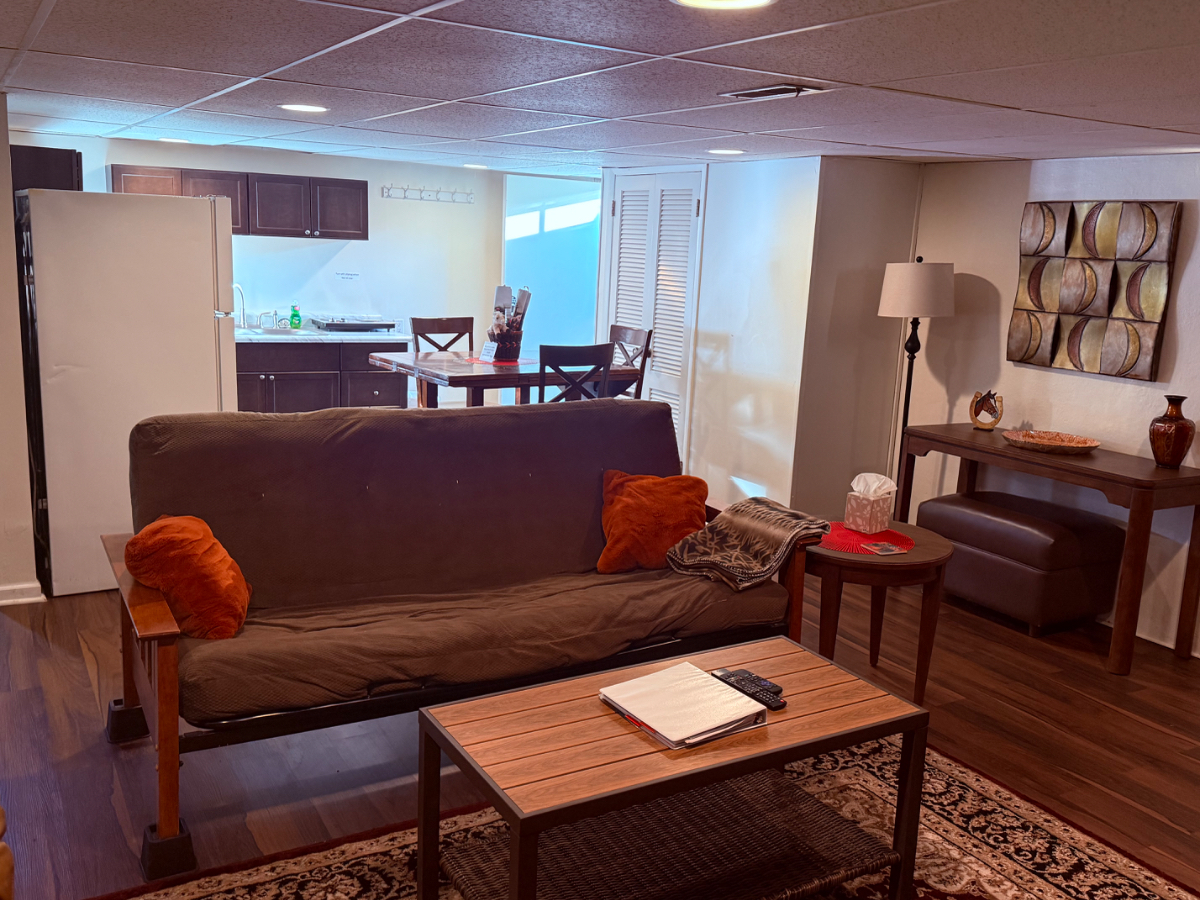 Two Bedroom Apartment Just Outside Park